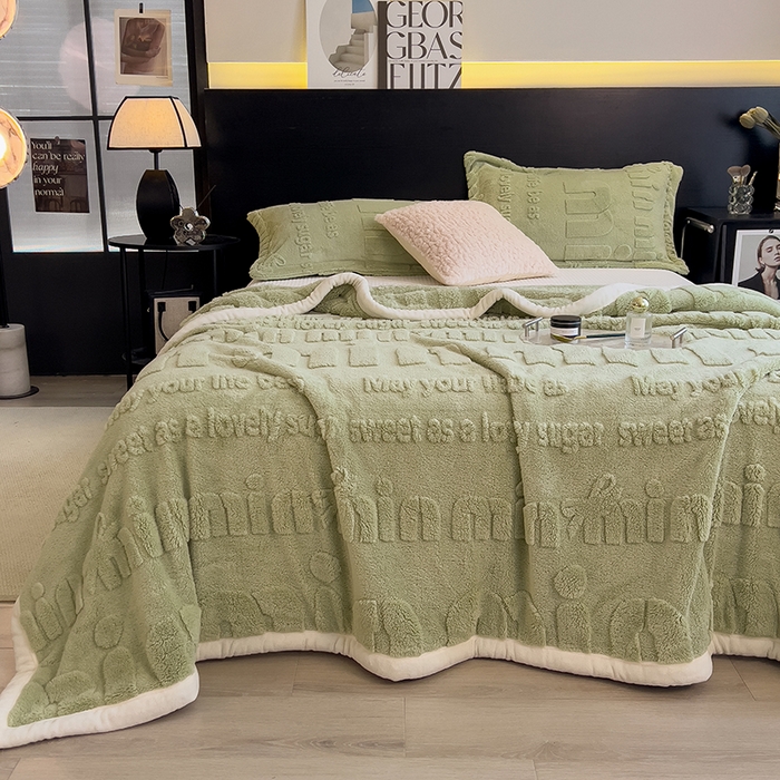 91家纺网 家纺一手货源 找家纺 叠派家纺 2025新款A类纯色min舒棉绒雕花剪花多功能毛毯（可供跨境外贸抽空热款首选） 白边-青杉绿