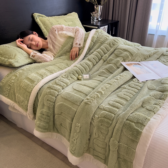 91家纺网 家纺一手货源 找家纺 叠派家纺 2025新款A类纯色min舒棉绒雕花剪花多功能毛毯（可供跨境外贸抽空热款首选） 白边-青杉绿