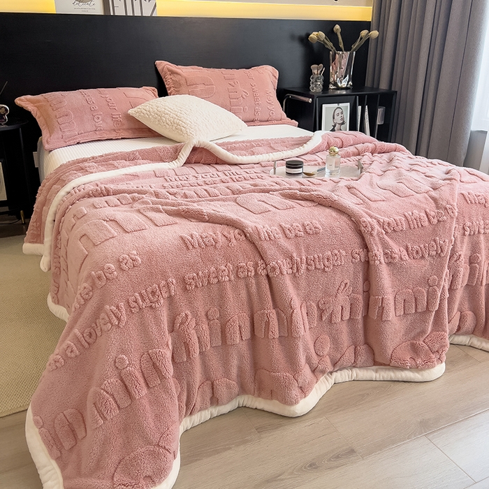 91家纺网 家纺一手货源 找家纺 叠派家纺 2025新款A类纯色min舒棉绒雕花剪花多功能毛毯（可供跨境外贸抽空热款首选） 白边-豆沙粉