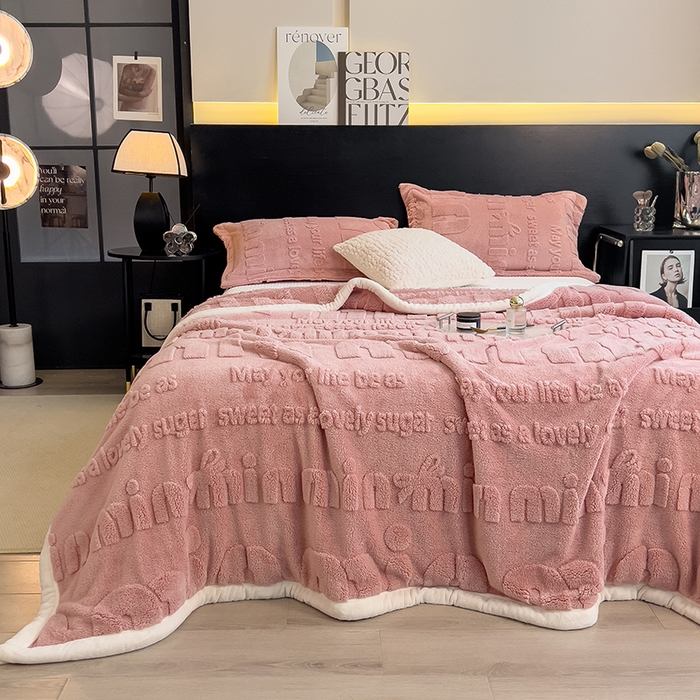 91家纺网 家纺一手货源 找家纺 叠派家纺 2025新款A类纯色min舒棉绒雕花剪花多功能毛毯（可供跨境外贸抽空热款首选） 白边-豆沙粉