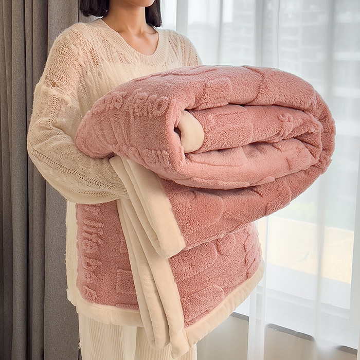 91家纺网 家纺一手货源 找家纺 叠派家纺 2025新款A类纯色min舒棉绒雕花剪花多功能毛毯（可供跨境外贸抽空热款首选） 白边-豆沙粉