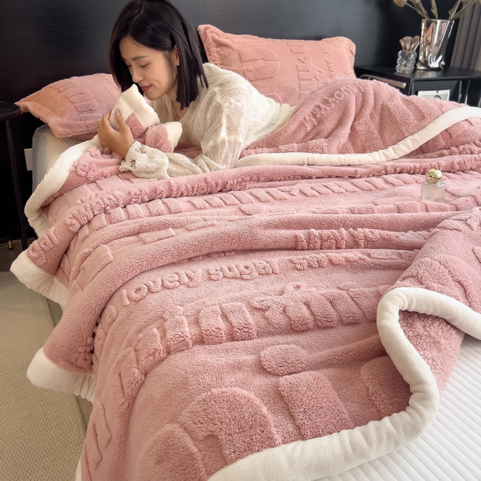 91家纺网 家纺一手货源 找家纺 叠派家纺 2025新款A类纯色min舒棉绒雕花剪花多功能毛毯（可供跨境外贸抽空热款首选） 白边-豆沙粉