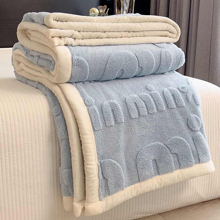 91家纺网 家纺一手货源 找家纺 叠派家纺 2025新款A类纯色min舒棉绒雕花剪花多功能毛毯（可供跨境外贸抽空热款首选） 白边-水晶蓝