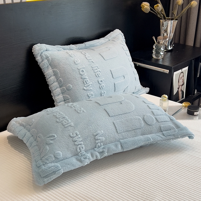 91家纺网 家纺一手货源 找家纺 叠派家纺 2025新款A类纯色min舒棉绒雕花剪花多功能毛毯（可供跨境外贸抽空热款首选） 白边-水晶蓝
