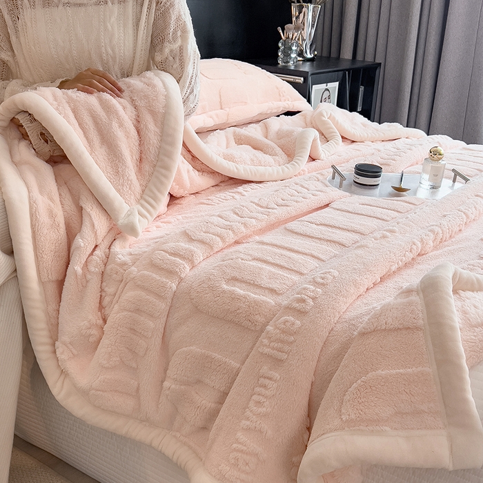 91家纺网 家纺一手货源 找家纺 叠派家纺 2025新款A类纯色min舒棉绒雕花剪花多功能毛毯（可供跨境外贸抽空热款首选） 白边-玉粉