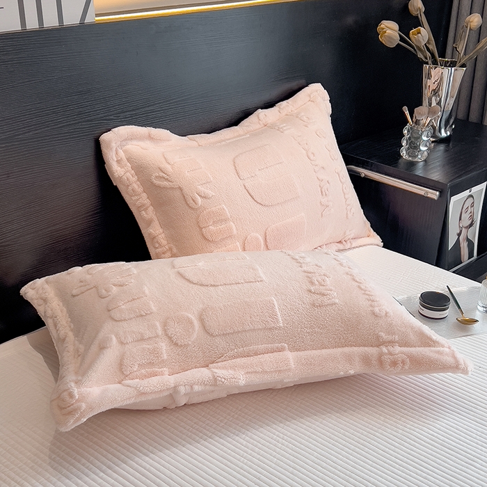 91家纺网 家纺一手货源 找家纺 叠派家纺 2025新款A类纯色min舒棉绒雕花剪花多功能毛毯（可供跨境外贸抽空热款首选） 白边-玉粉