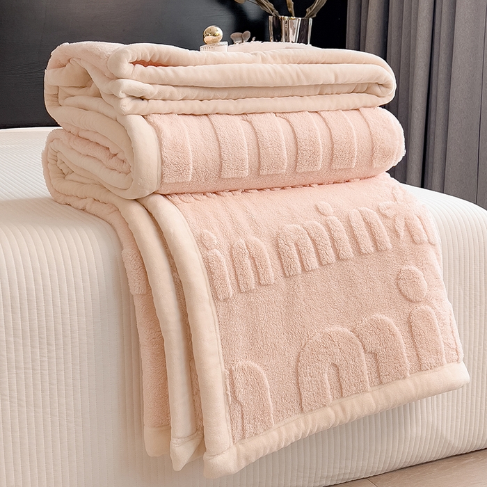 91家纺网 家纺一手货源 找家纺 叠派家纺 2025新款A类纯色min舒棉绒雕花剪花多功能毛毯（可供跨境外贸抽空热款首选） 白边-玉粉