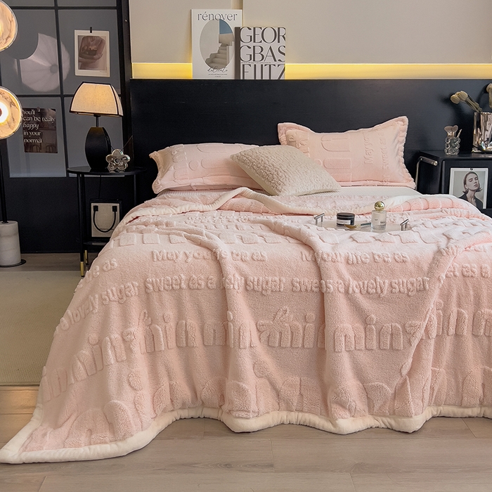 91家纺网 家纺一手货源 找家纺 叠派家纺 2025新款A类纯色min舒棉绒雕花剪花多功能毛毯（可供跨境外贸抽空热款首选） 白边-玉粉