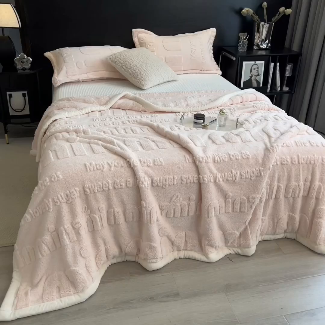 91家纺网 家纺一手货源 找家纺 叠派家纺 2025新款A类纯色min舒棉绒雕花剪花多功能毛毯（可供跨境外贸抽空热款首选） 白边-玉粉