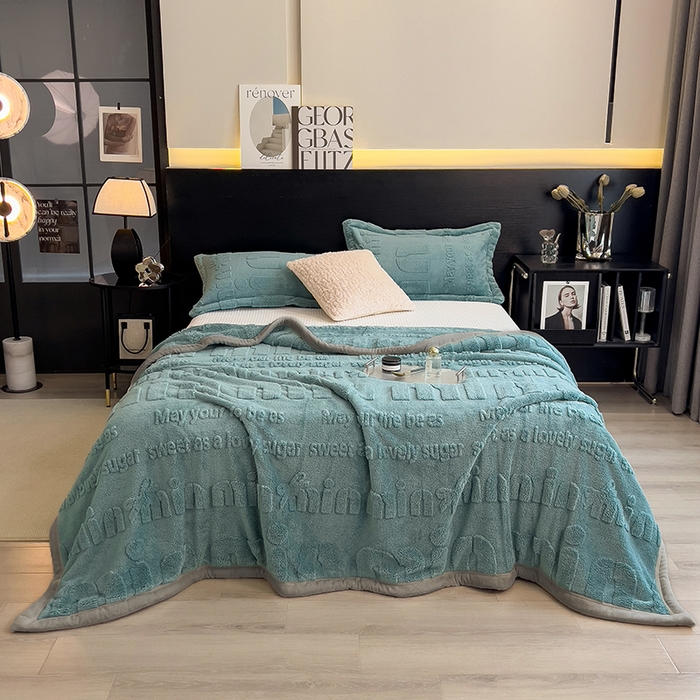 91家纺网 家纺一手货源 找家纺 叠派家纺 2025新款A类纯色min舒棉绒雕花剪花多功能毛毯（可供跨境外贸抽空热款首选） 灰边-品味蓝