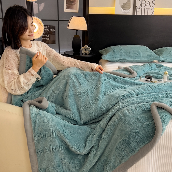 91家纺网 家纺一手货源 找家纺 叠派家纺 2025新款A类纯色min舒棉绒雕花剪花多功能毛毯（可供跨境外贸抽空热款首选） 灰边-品味蓝
