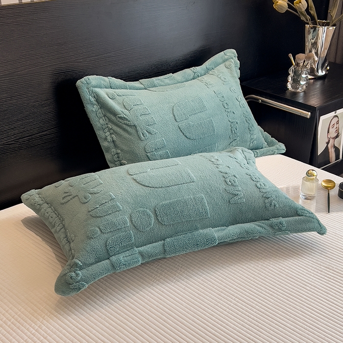 91家纺网 家纺一手货源 找家纺 叠派家纺 2025新款A类纯色min舒棉绒雕花剪花多功能毛毯（可供跨境外贸抽空热款首选） 灰边-品味蓝