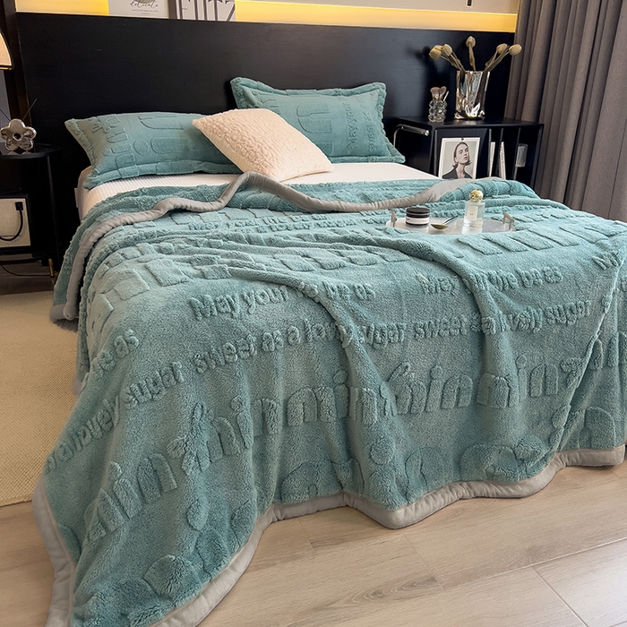 91家纺网 家纺一手货源 找家纺 叠派家纺 2025新款A类纯色min舒棉绒雕花剪花多功能毛毯（可供跨境外贸抽空热款首选） 灰边-品味蓝