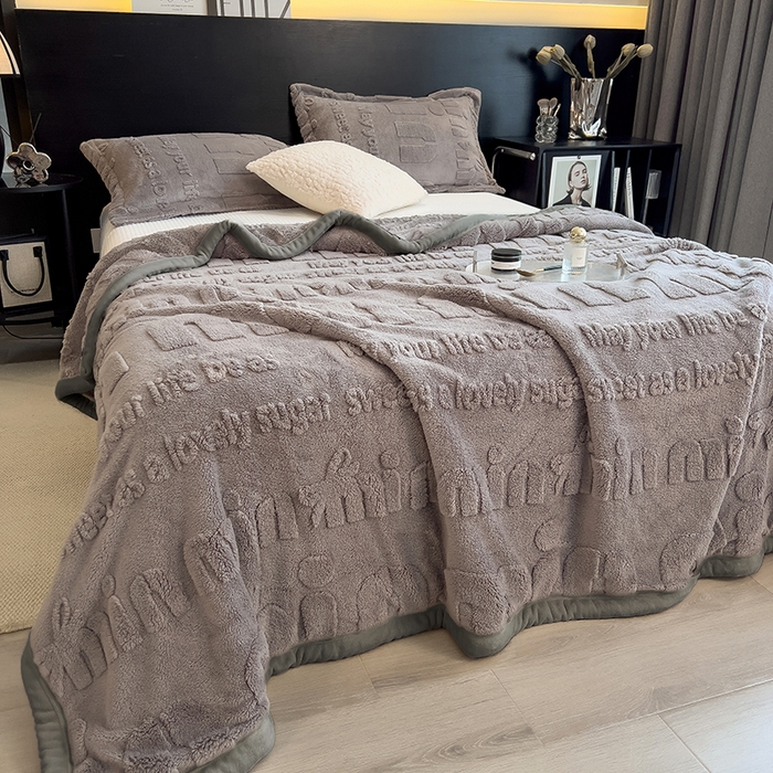 91家纺网 家纺一手货源 找家纺 叠派家纺 2025新款A类纯色min舒棉绒雕花剪花多功能毛毯（可供跨境外贸抽空热款首选） 灰边-极致灰