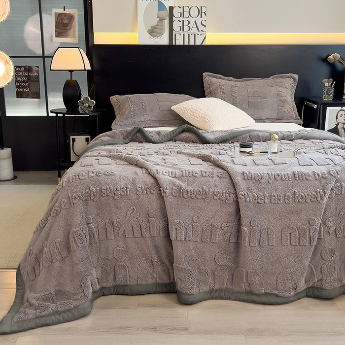 91家纺网 家纺一手货源 找家纺 叠派家纺 2025新款A类纯色min舒棉绒雕花剪花多功能毛毯（可供跨境外贸抽空热款首选） 灰边-极致灰