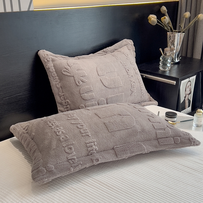 91家纺网 家纺一手货源 找家纺 叠派家纺 2025新款A类纯色min舒棉绒雕花剪花多功能毛毯（可供跨境外贸抽空热款首选） 灰边-极致灰