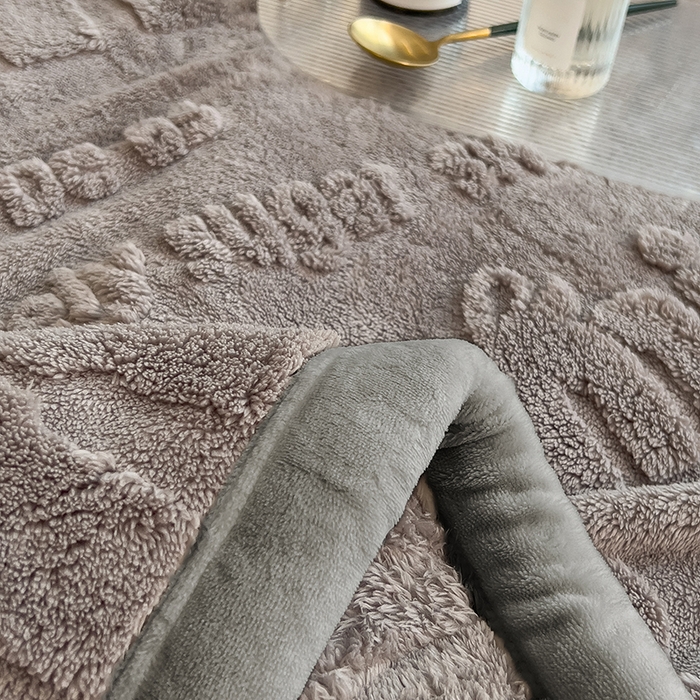91家纺网 家纺一手货源 找家纺 叠派家纺 2025新款A类纯色min舒棉绒雕花剪花多功能毛毯（可供跨境外贸抽空热款首选） 灰边-极致灰