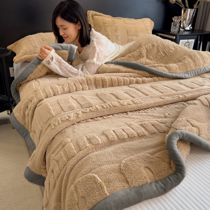 91家纺网 家纺一手货源 找家纺 叠派家纺 2025新款A类纯色min舒棉绒雕花剪花多功能毛毯（可供跨境外贸抽空热款首选） 灰边-浅咖