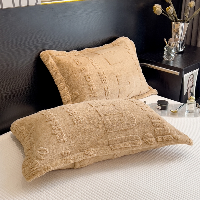 91家纺网 家纺一手货源 找家纺 叠派家纺 2025新款A类纯色min舒棉绒雕花剪花多功能毛毯（可供跨境外贸抽空热款首选） 灰边-浅咖