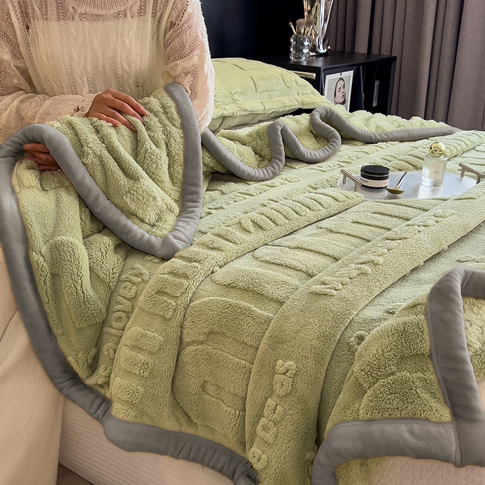 91家纺网 家纺一手货源 找家纺 叠派家纺 2025新款A类纯色min舒棉绒雕花剪花多功能毛毯（可供跨境外贸抽空热款首选） 灰边-青杉绿