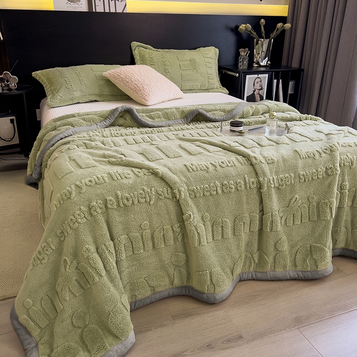 91家纺网 家纺一手货源 找家纺 叠派家纺 2025新款A类纯色min舒棉绒雕花剪花多功能毛毯（可供跨境外贸抽空热款首选） 灰边-青杉绿