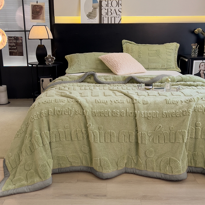 91家纺网 家纺一手货源 找家纺 叠派家纺 2025新款A类纯色min舒棉绒雕花剪花多功能毛毯（可供跨境外贸抽空热款首选） 灰边-青杉绿