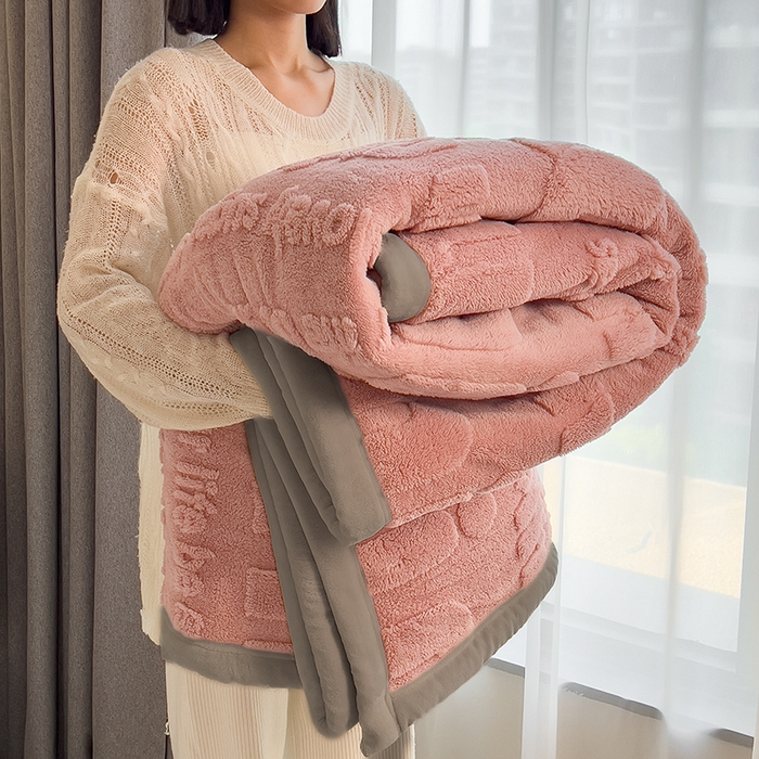 91家纺网 家纺一手货源 找家纺 叠派家纺 2025新款A类纯色min舒棉绒雕花剪花多功能毛毯（可供跨境外贸抽空热款首选） 灰边-豆沙粉