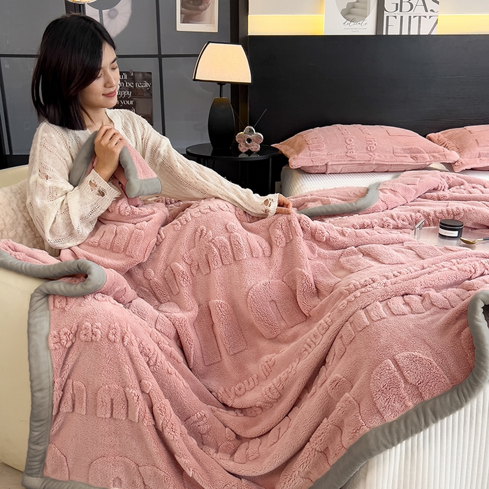 91家纺网 家纺一手货源 找家纺 叠派家纺 2025新款A类纯色min舒棉绒雕花剪花多功能毛毯（可供跨境外贸抽空热款首选） 灰边-豆沙粉