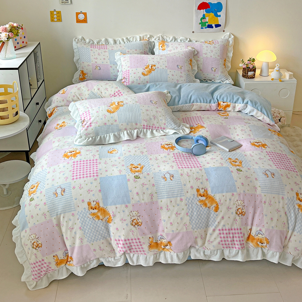 91家纺网 家纺一手货源 找家纺 眷恋家纺 2025新款秋冬新品牛奶绒花边四件套 花园狗