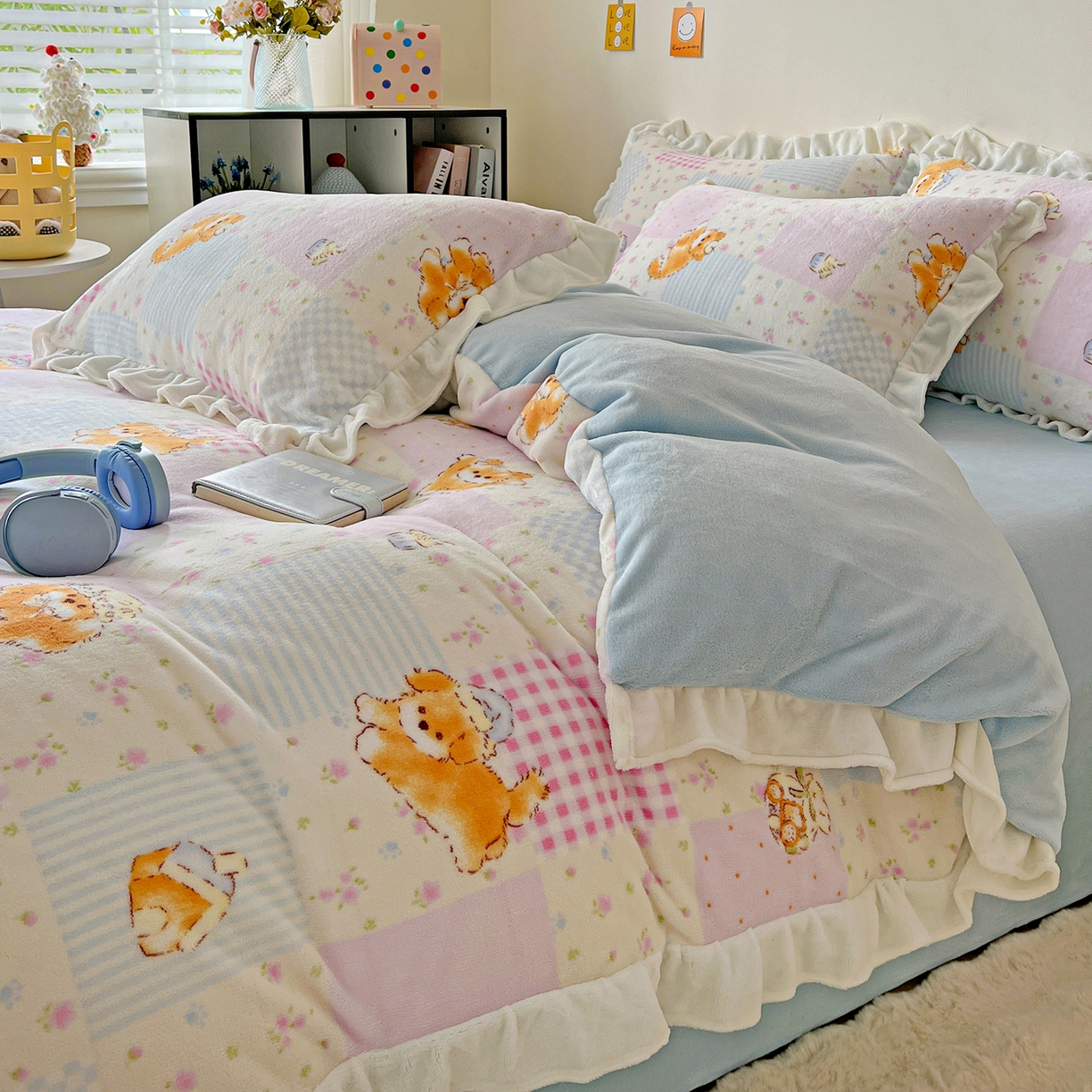 91家纺网 家纺一手货源 找家纺 眷恋家纺 2025新款秋冬新品牛奶绒花边四件套 花园狗