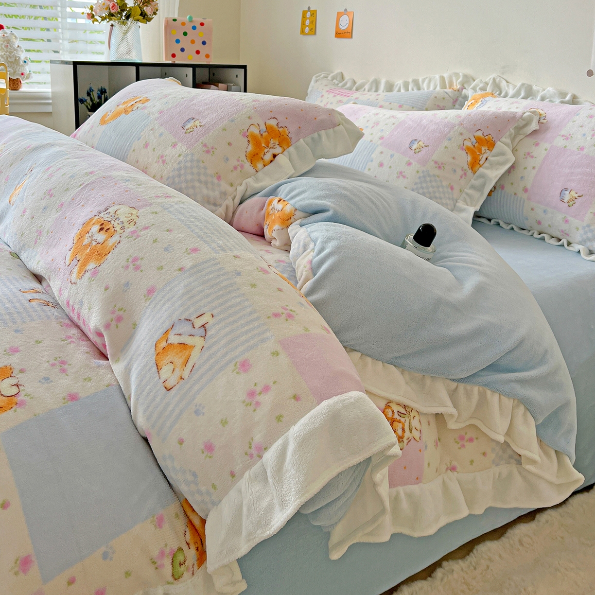 91家纺网 家纺一手货源 找家纺 眷恋家纺 2025新款秋冬新品牛奶绒花边四件套 花园狗