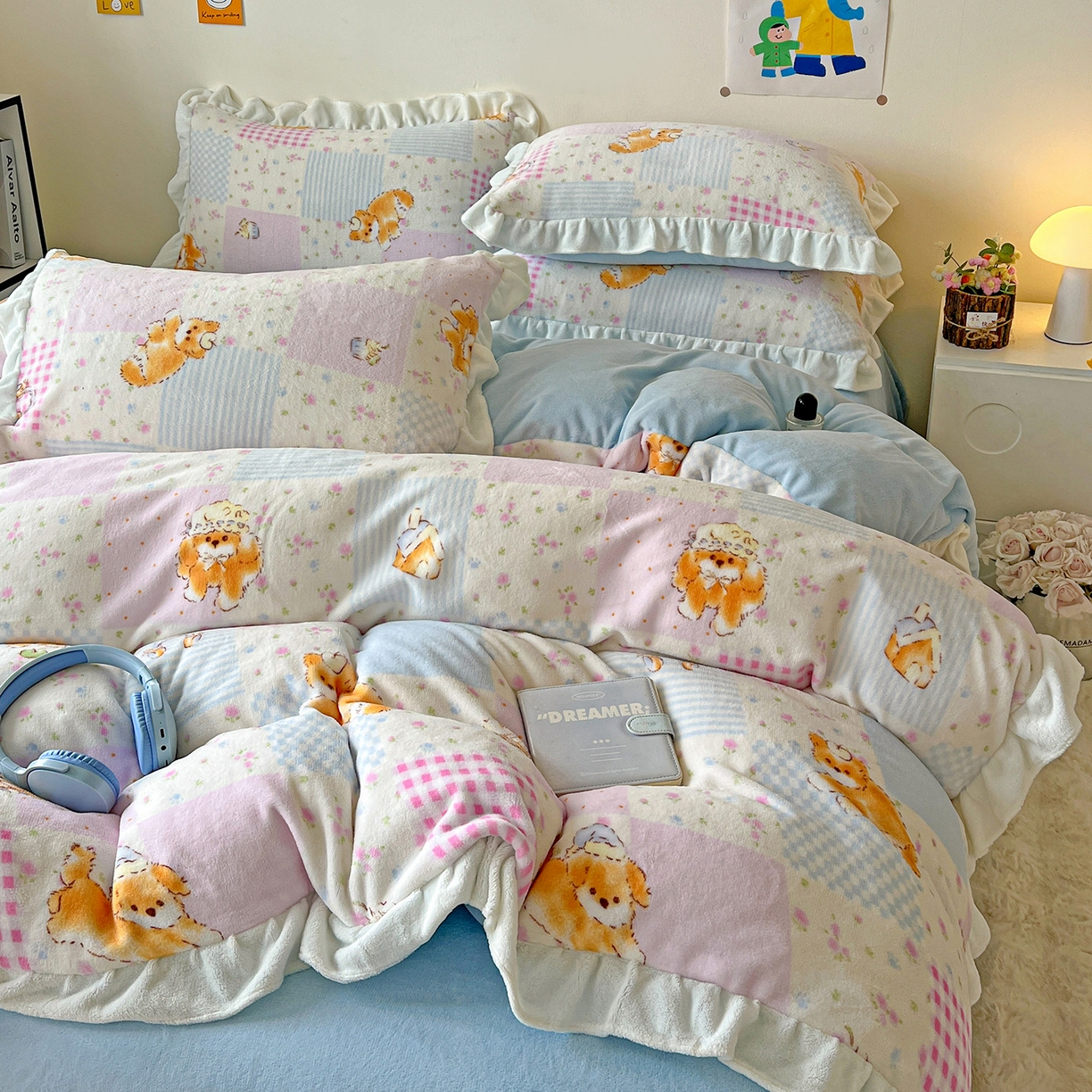 91家纺网 家纺一手货源 找家纺 眷恋家纺 2025新款秋冬新品牛奶绒花边四件套 花园狗