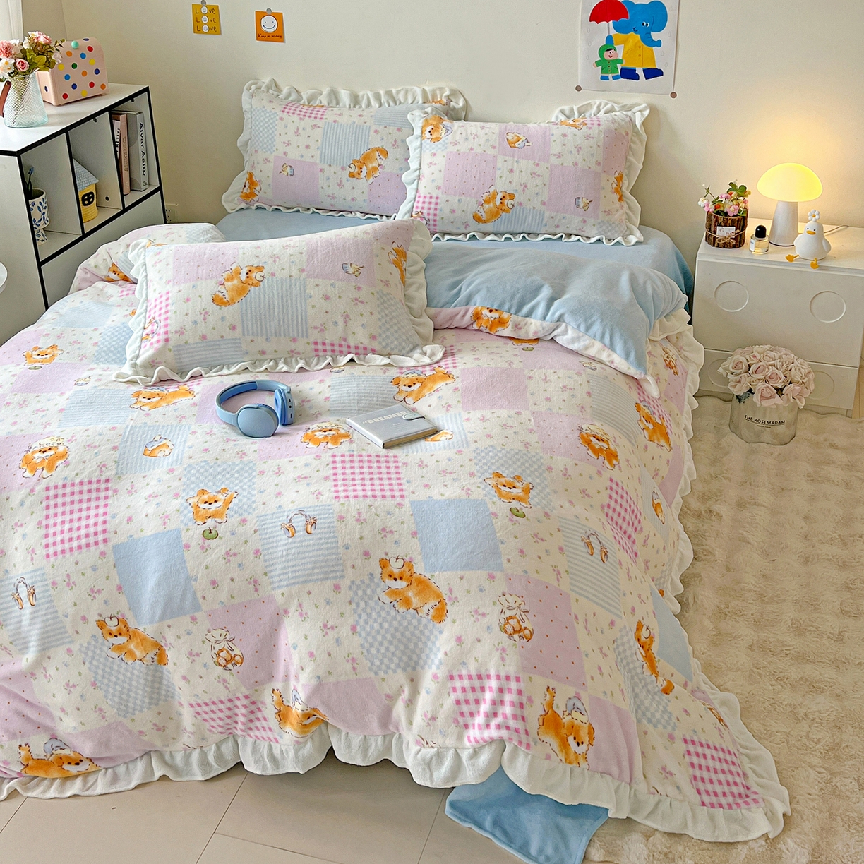 91家纺网 家纺一手货源 找家纺 眷恋家纺 2025新款秋冬新品牛奶绒花边四件套 花园狗