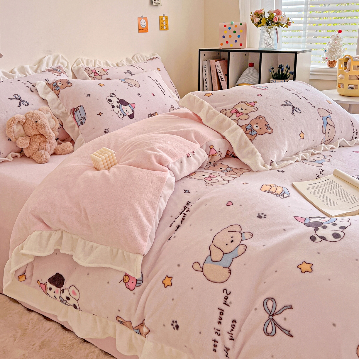 91家纺网 家纺一手货源 找家纺 眷恋家纺 2025新款秋冬新品牛奶绒花边四件套 快乐伙伴