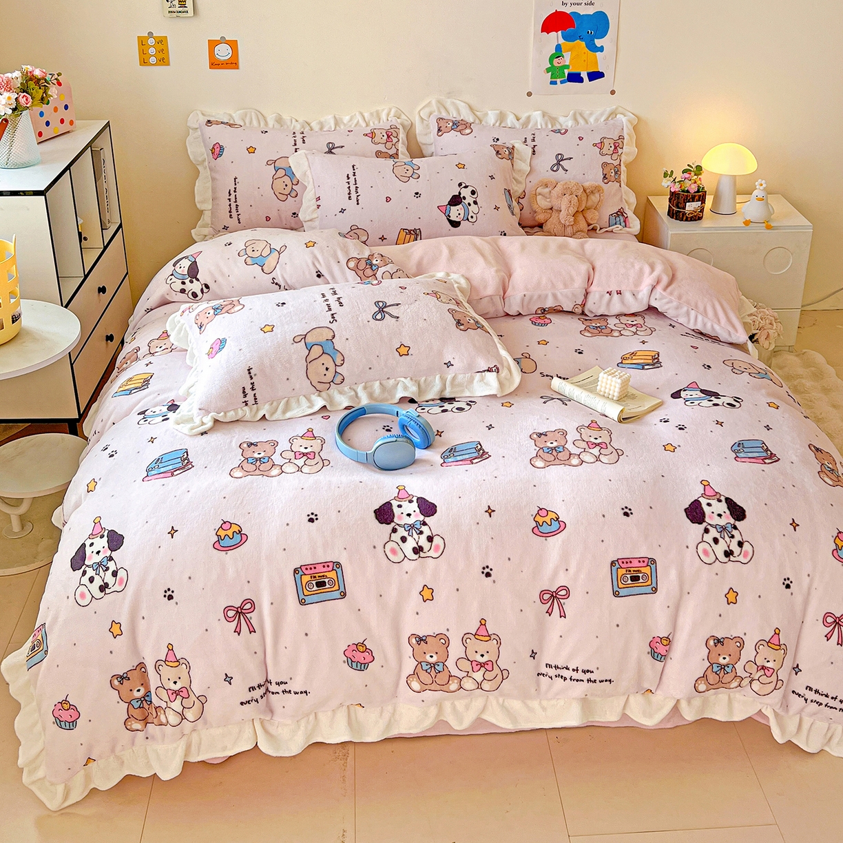 91家纺网 家纺一手货源 找家纺 眷恋家纺 2025新款秋冬新品牛奶绒花边四件套 快乐伙伴