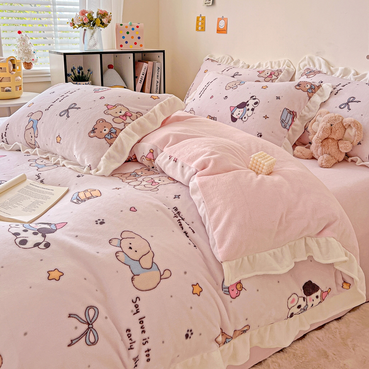 91家纺网 家纺一手货源 找家纺 眷恋家纺 2025新款秋冬新品牛奶绒花边四件套 快乐伙伴