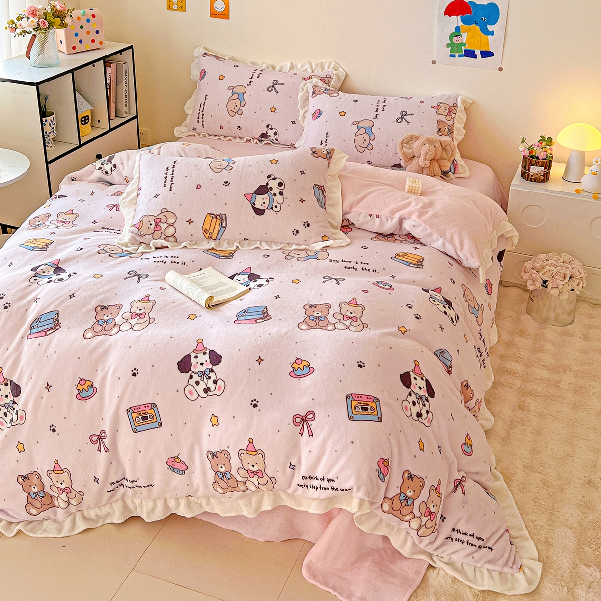 91家纺网 家纺一手货源 找家纺 眷恋家纺 2025新款秋冬新品牛奶绒花边四件套 快乐伙伴