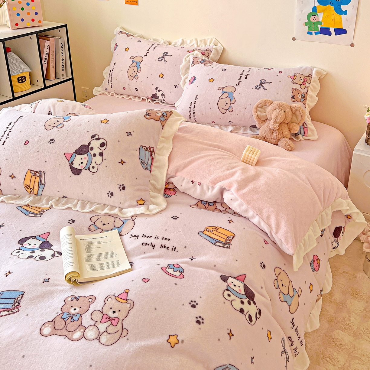 91家纺网 家纺一手货源 找家纺 眷恋家纺 2025新款秋冬新品牛奶绒花边四件套 快乐伙伴