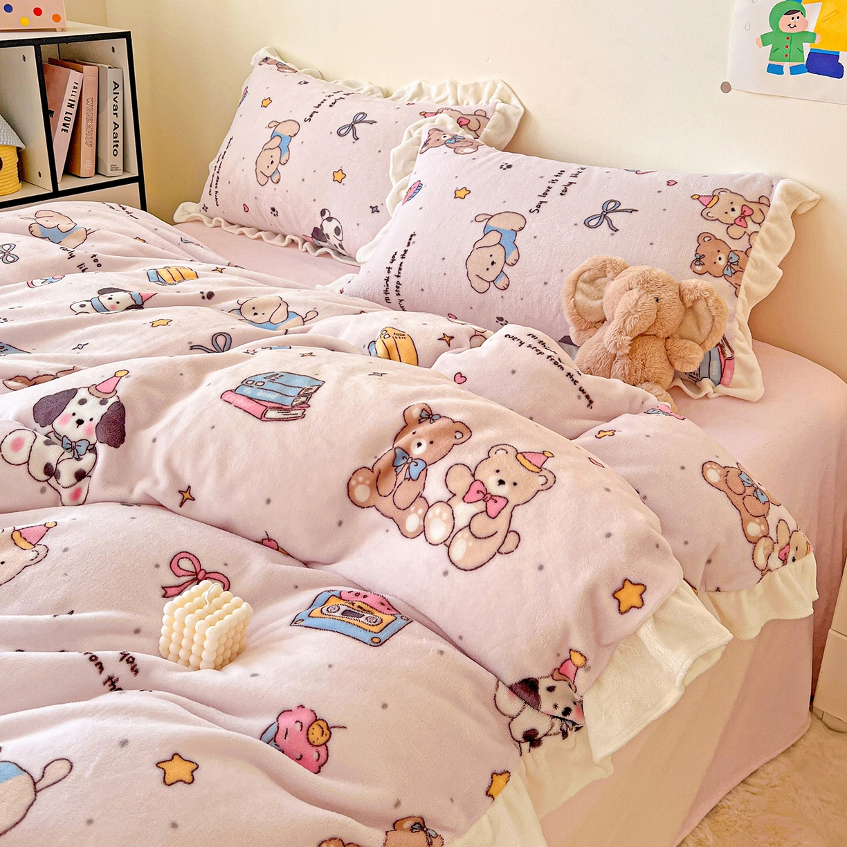 91家纺网 家纺一手货源 找家纺 眷恋家纺 2025新款秋冬新品牛奶绒花边四件套 快乐伙伴