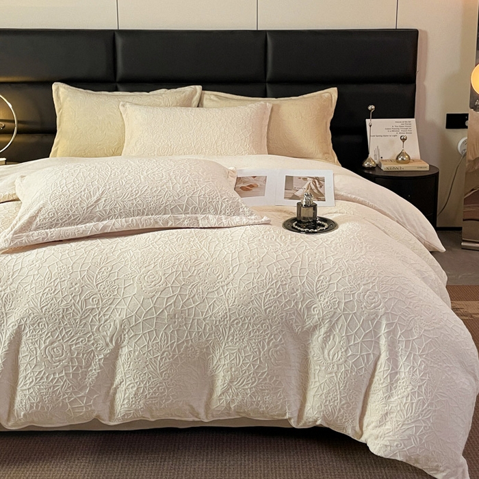 91家纺网 家纺一手货源 找家纺 （总）凯罗 2025新款花卉系列高克重牛奶绒雕花四件套