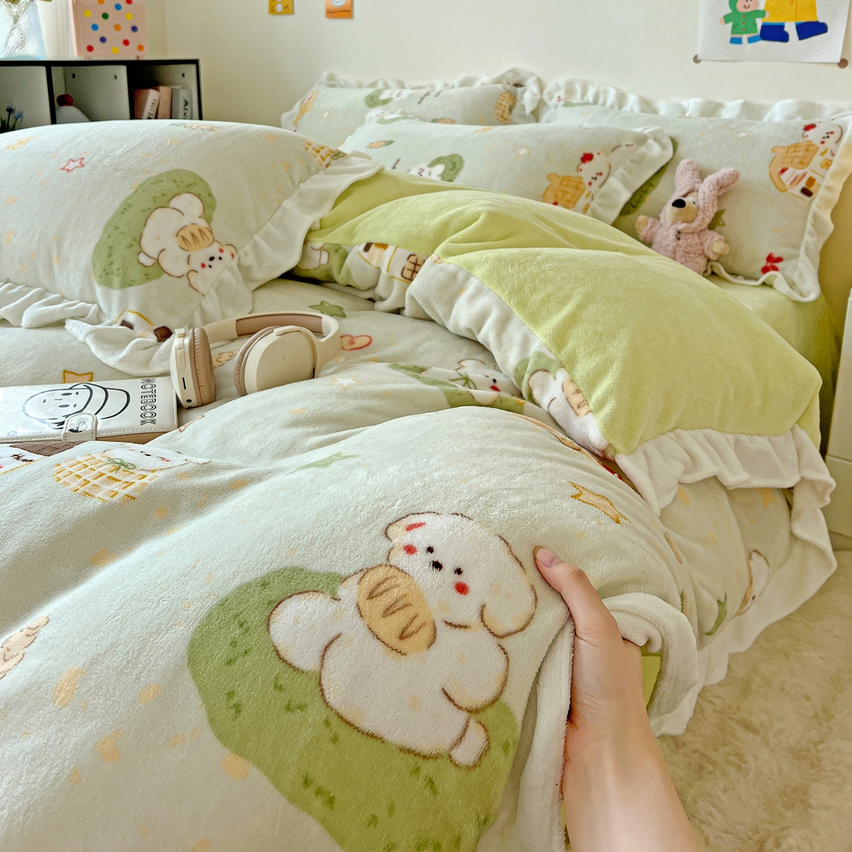 91家纺网 家纺一手货源 找家纺 眷恋家纺 2025新款秋冬新品牛奶绒花边四件套 露营日记