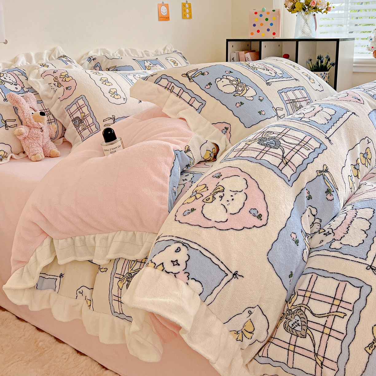 91家纺网 家纺一手货源 找家纺 眷恋家纺 2025新款秋冬新品牛奶绒花边四件套 奶油小狗