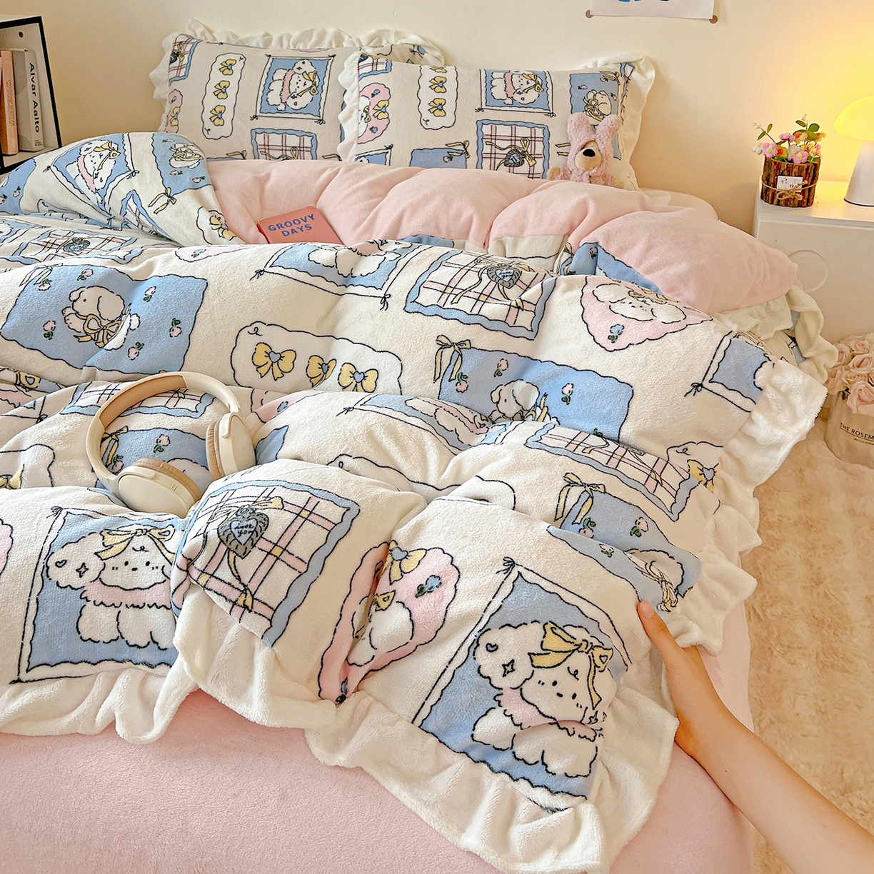 91家纺网 家纺一手货源 找家纺 眷恋家纺 2025新款秋冬新品牛奶绒花边四件套 奶油小狗