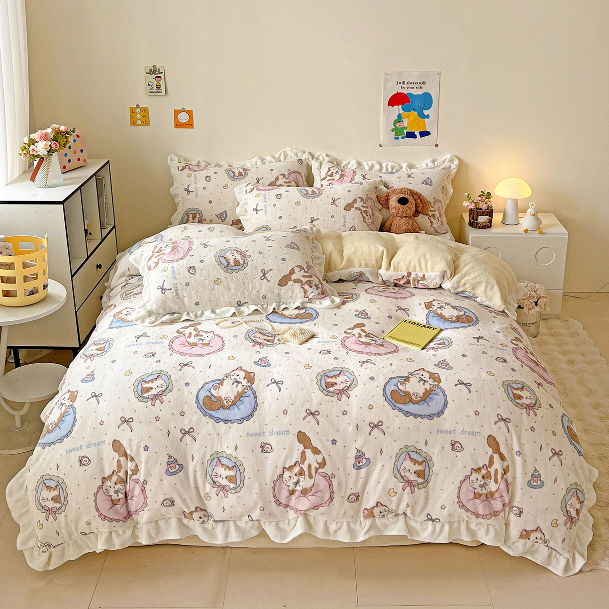 眷恋家纺 2025新款秋冬新品牛奶绒花边四件套 甜心猫咪