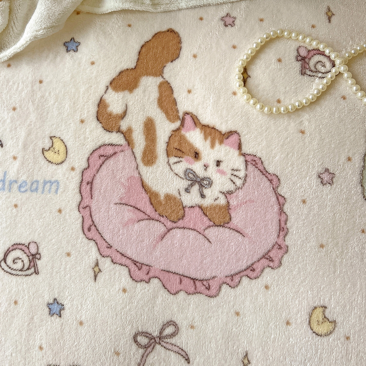 91家纺网 家纺一手货源 找家纺 眷恋家纺 2025新款秋冬新品牛奶绒花边四件套 甜心猫咪