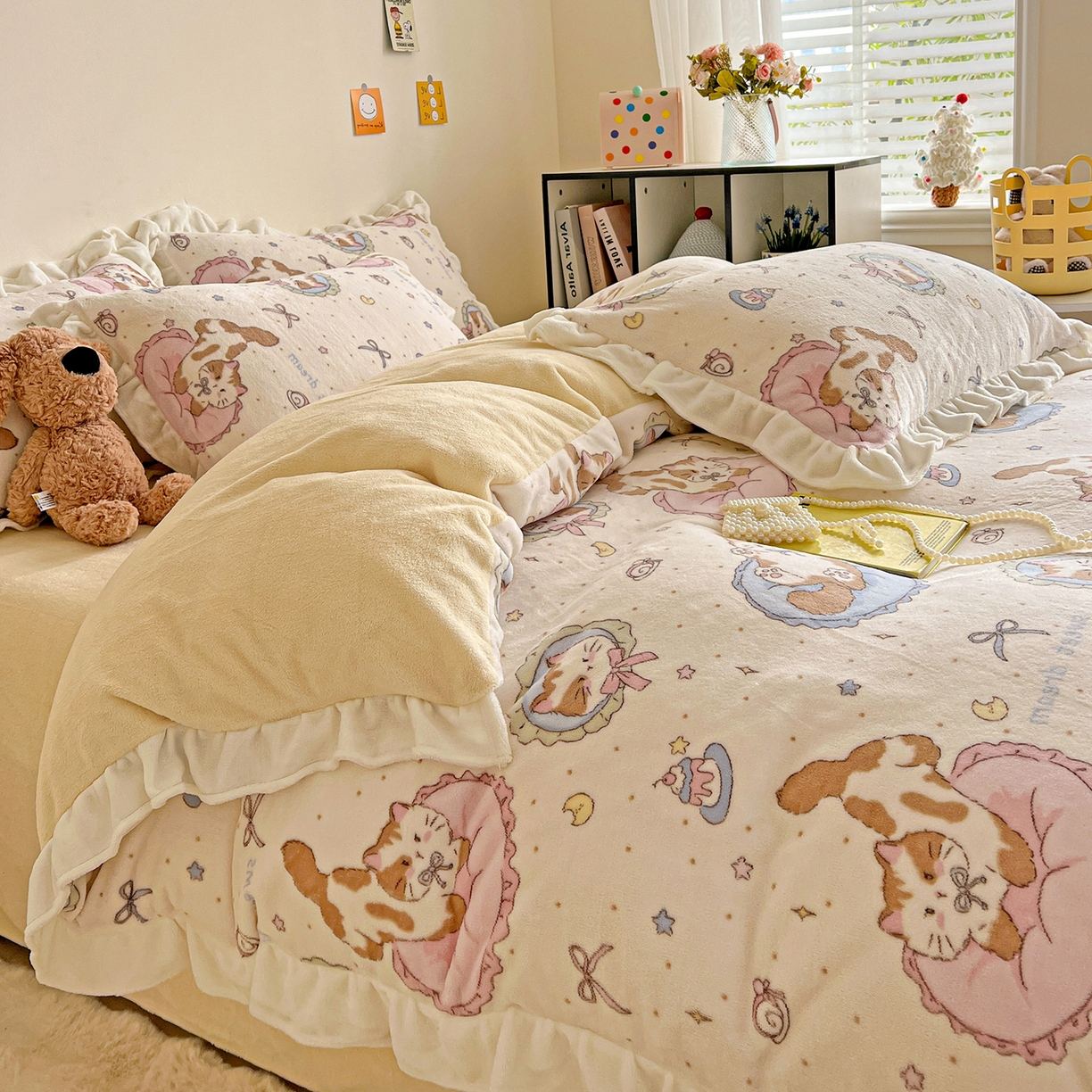 91家纺网 家纺一手货源 找家纺 眷恋家纺 2025新款秋冬新品牛奶绒花边四件套 甜心猫咪