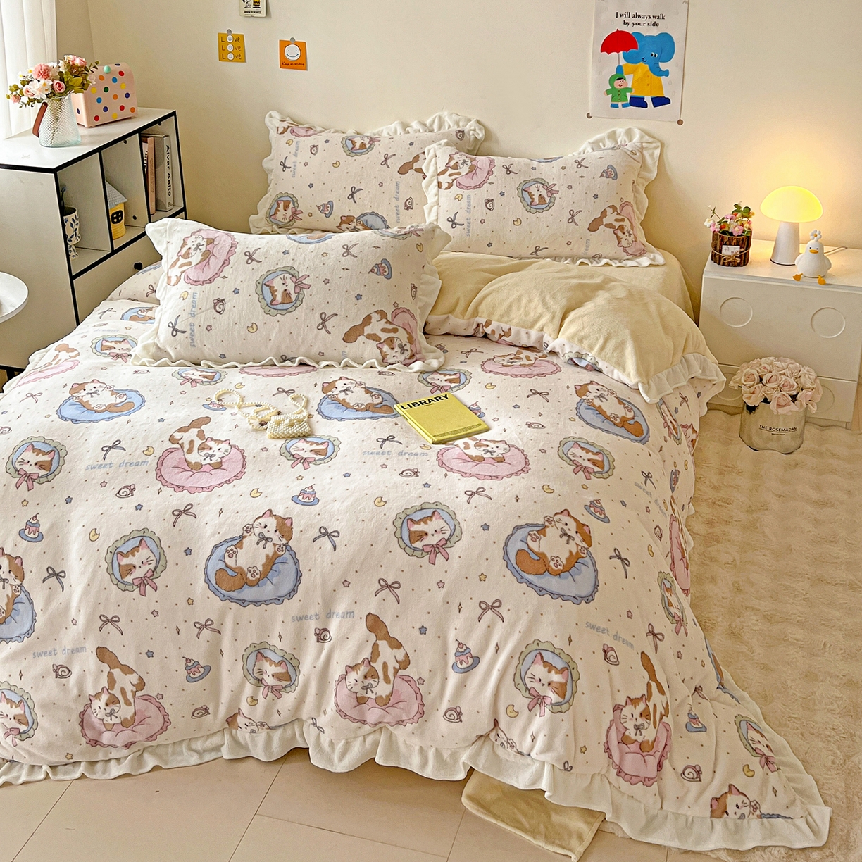 91家纺网 家纺一手货源 找家纺 眷恋家纺 2025新款秋冬新品牛奶绒花边四件套 甜心猫咪