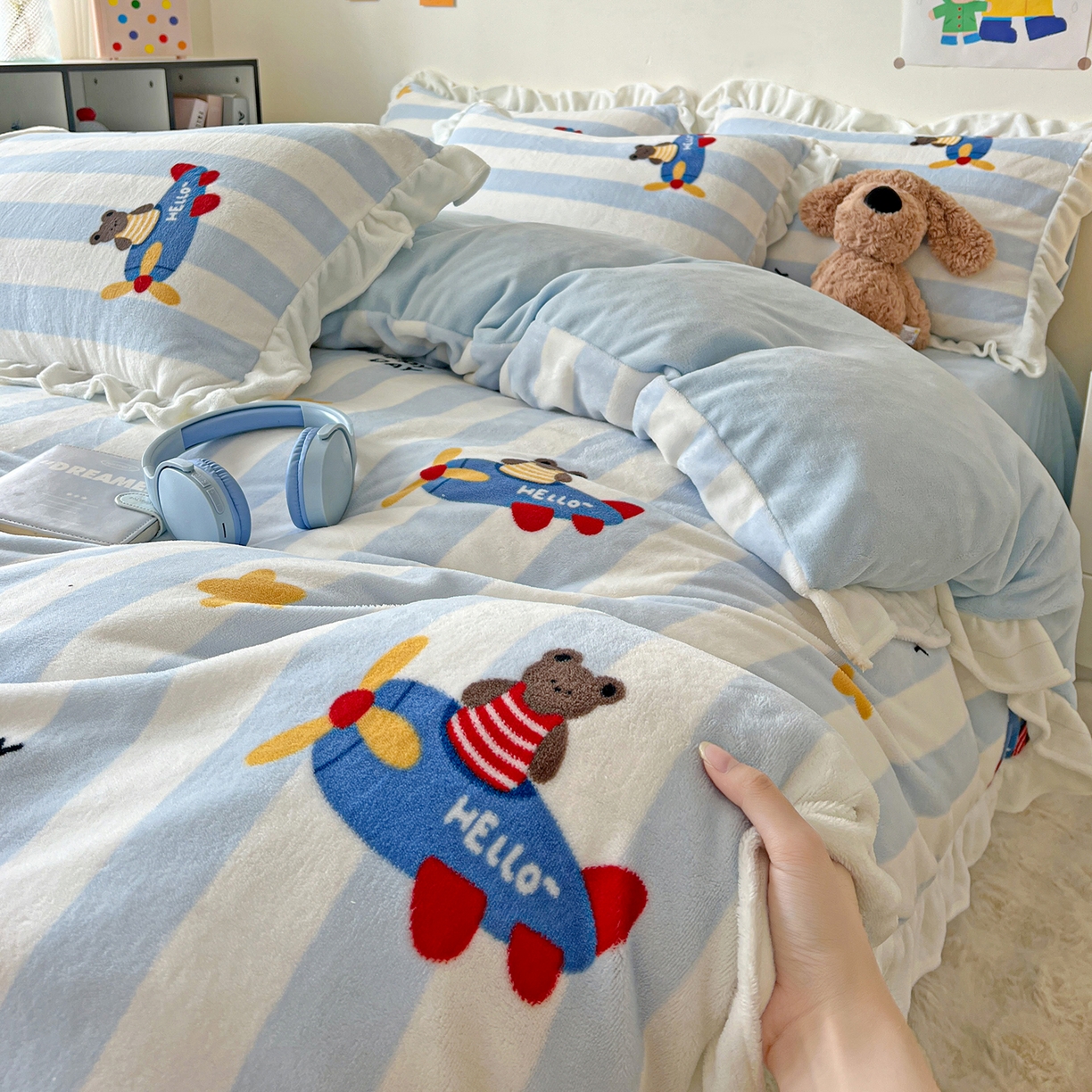 91家纺网 家纺一手货源 找家纺 眷恋家纺 2025新款秋冬新品牛奶绒花边四件套 小飞机