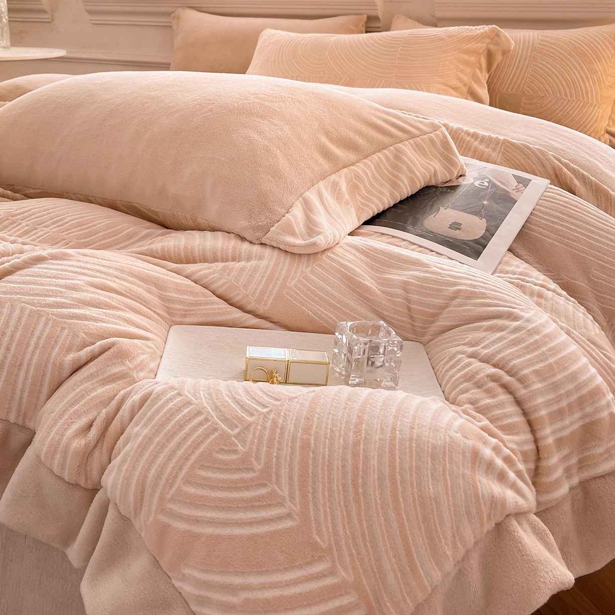 91家纺网 家纺一手货源 找家纺 （总） 2025冬季热款A类加厚雕花牛奶绒四件套双面保暖刺绣被套珊瑚绒床单床上用品