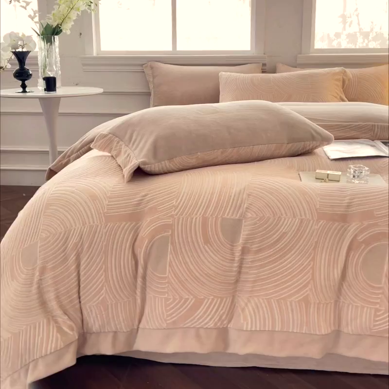 91家纺网 家纺一手货源 找家纺 （总） 2025冬季热款A类加厚雕花牛奶绒四件套双面保暖刺绣被套珊瑚绒床单床上用品